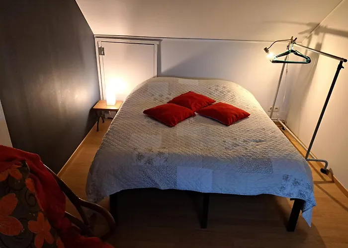 Claire De Meuse Cozy Apartment Detox With River And Hills