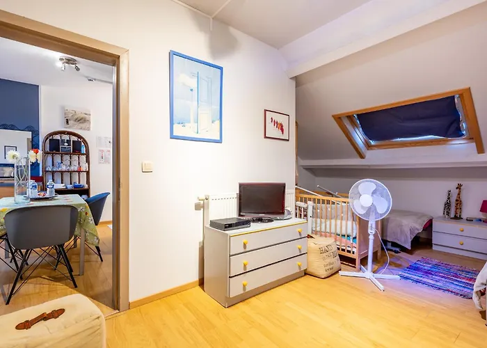 Claire De Meuse Cozy Apartment Detox With River And Hills